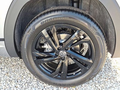 2026 Volkswagen Atlas Cross Sport 2.0T SEL R-Line Black
