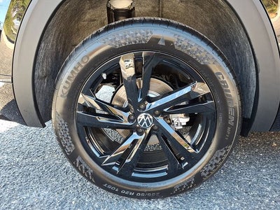 2026 Volkswagen Atlas Cross Sport 2.0T SEL R-Line Black