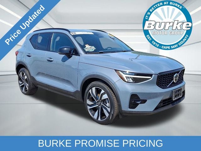 2023 Volvo XC40 B5 Plus Dark Theme