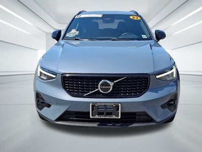 2023 Volvo XC40 B5 Plus Dark Theme