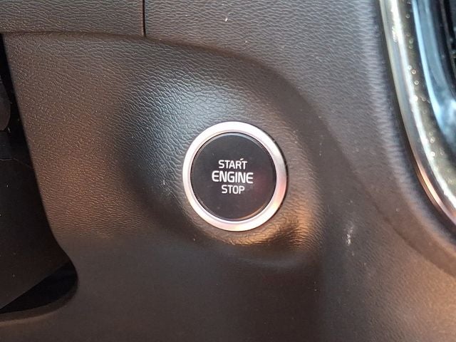 2023 Volvo XC40 B5 Plus Dark Theme